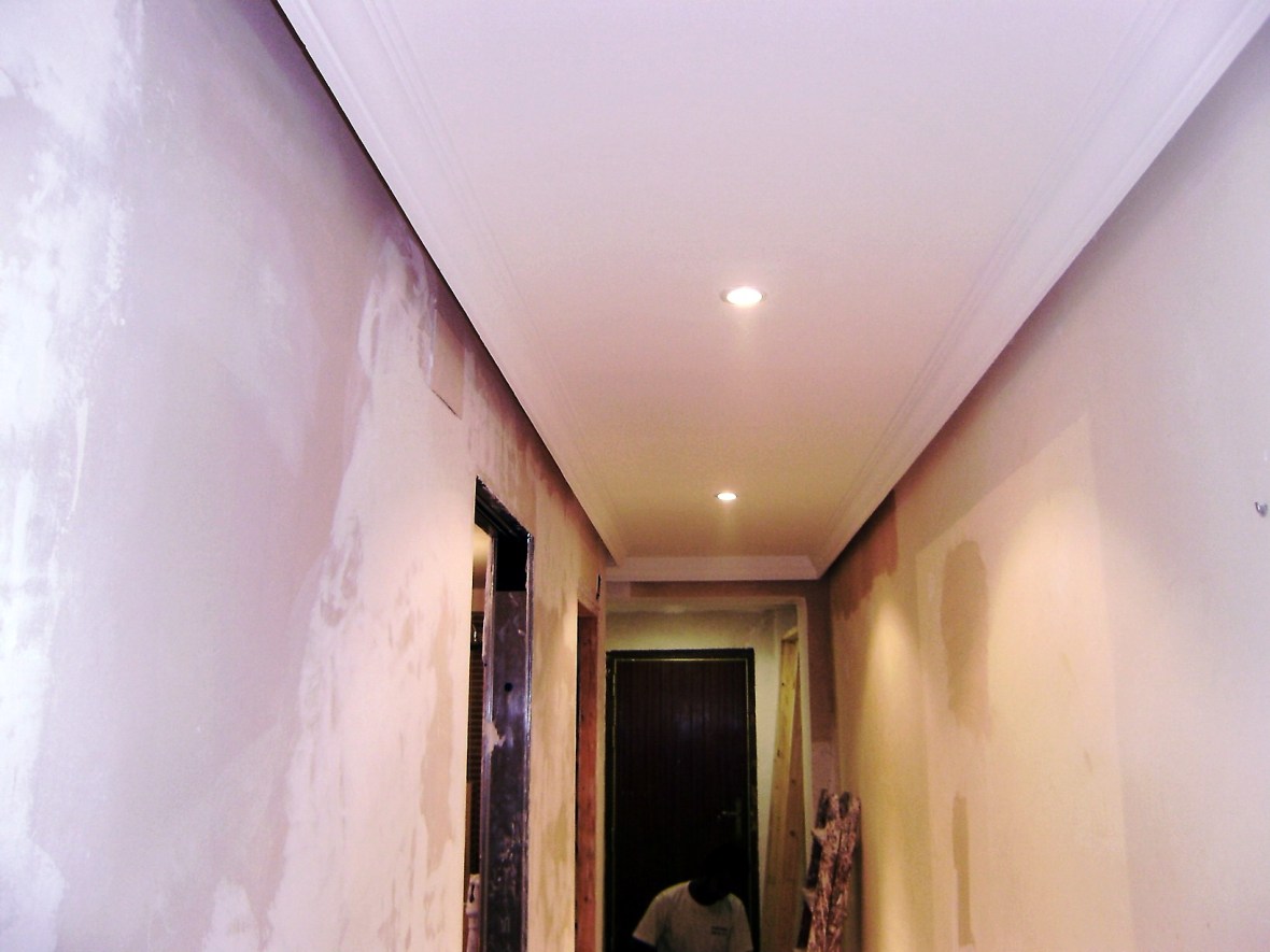 Pintura de paredes en interiores