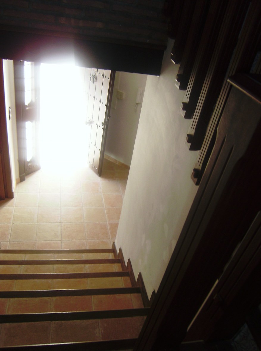 Escaleras interiores - detalles de pintura en madera